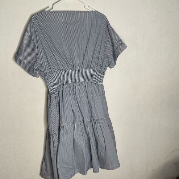 NWOT Vineyard Vines Smocked Waist Fit&Flare Dress Size M Blue Striped Lined Knee - Picture 7 of 10